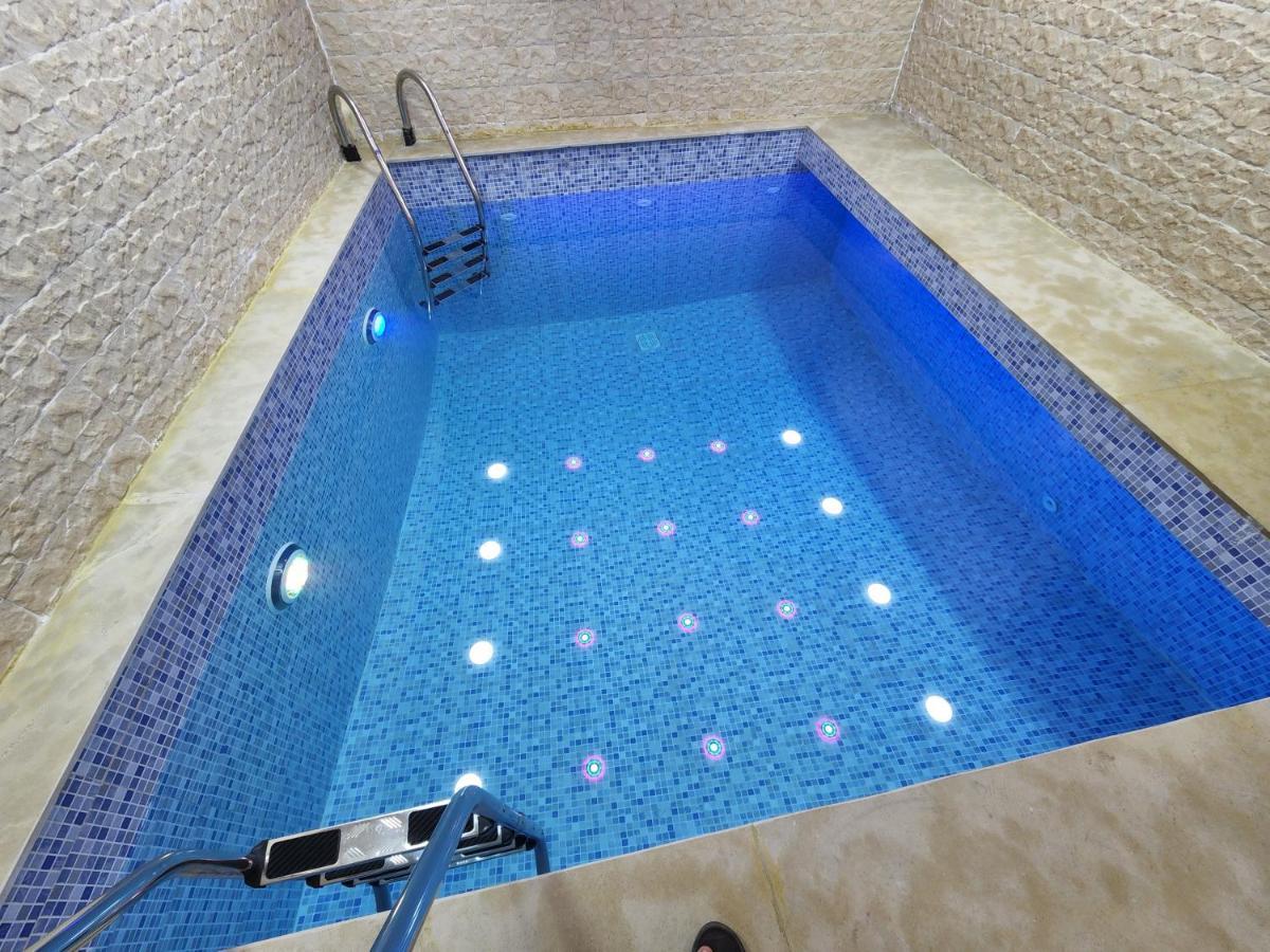 Apartamento com 3 Quartos e Varanda