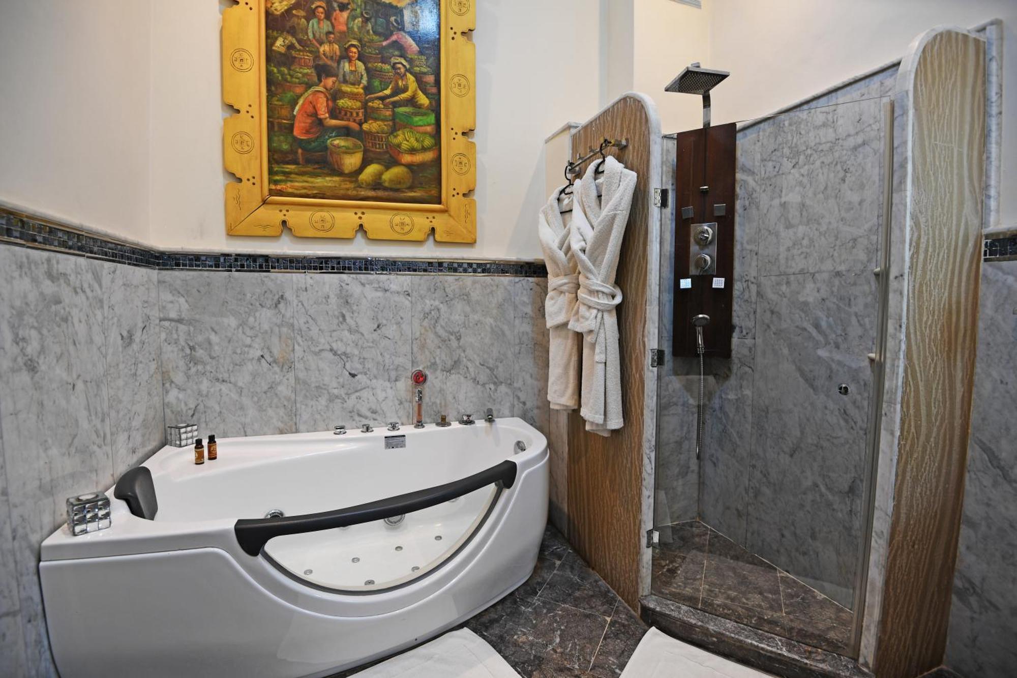 Queen Suite
